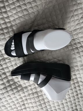 Kenneth Cole Black Platform Slide Sandals with Elastic Straps